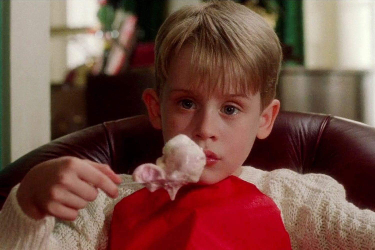 The heartache behind the cute child star in 'Home Alone'! Macaulay Culkin's tragic childhood of being abused by her father