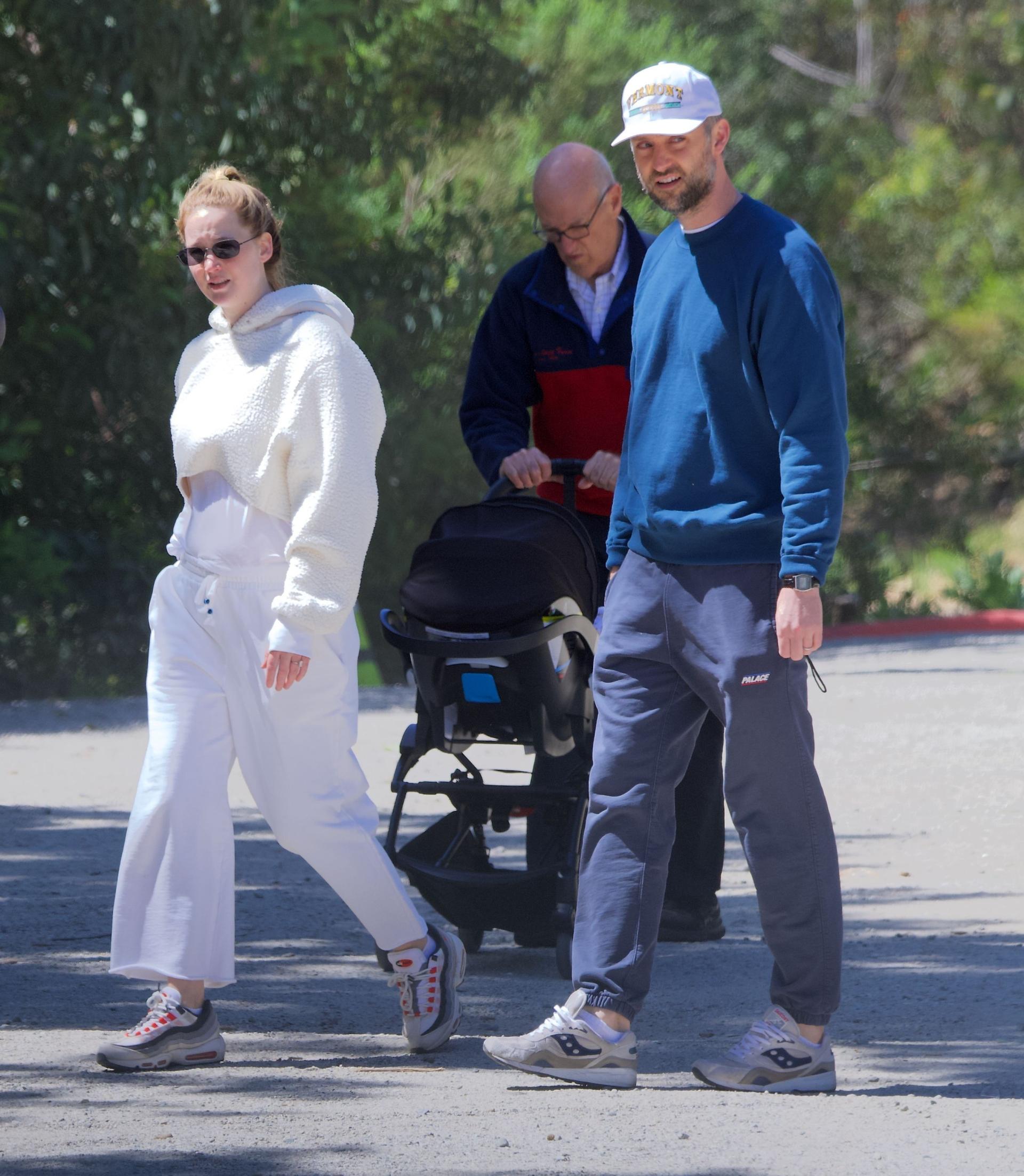 Jennifer Lawrence regards protecting her son as her life's mission! Outgoing personality brings happiness to children