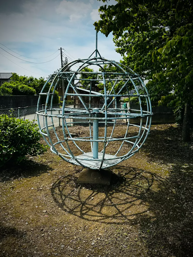 Where has the 'rotating climbing frame' that accompanied the growth of a generation of Japanese people gone? Netizens lament that classic park equipment is slowly disappearing