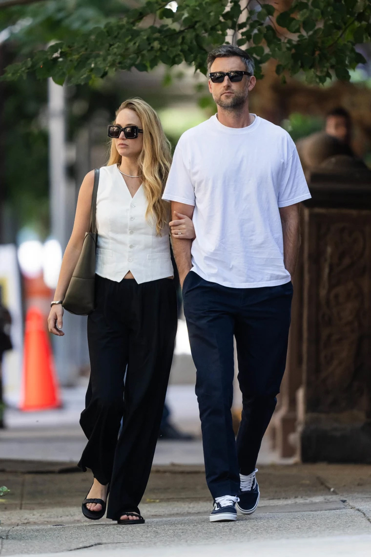 Jennifer Lawrence regards protecting her son as her life's mission! Outgoing personality brings happiness to children
